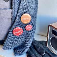 Load image into Gallery viewer, Bathodyn "Dysgwr" Crwn (Circular Badge)